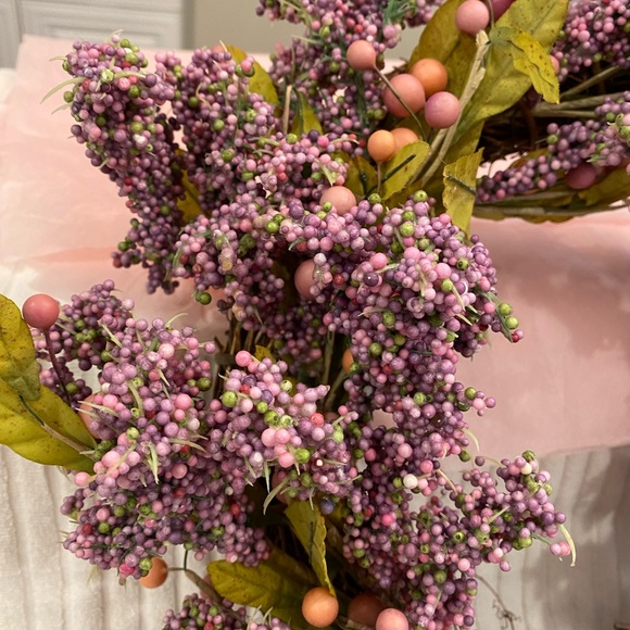 Purple and Pink Coloured Berry Wreath - Picture 4 of 7